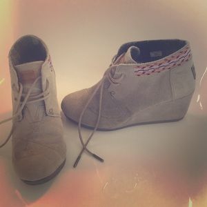 Toms suede wedges